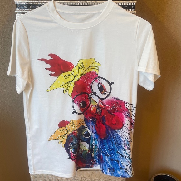 no brand Tops - NWOT Colorful Rooster Graphic T-Shirt